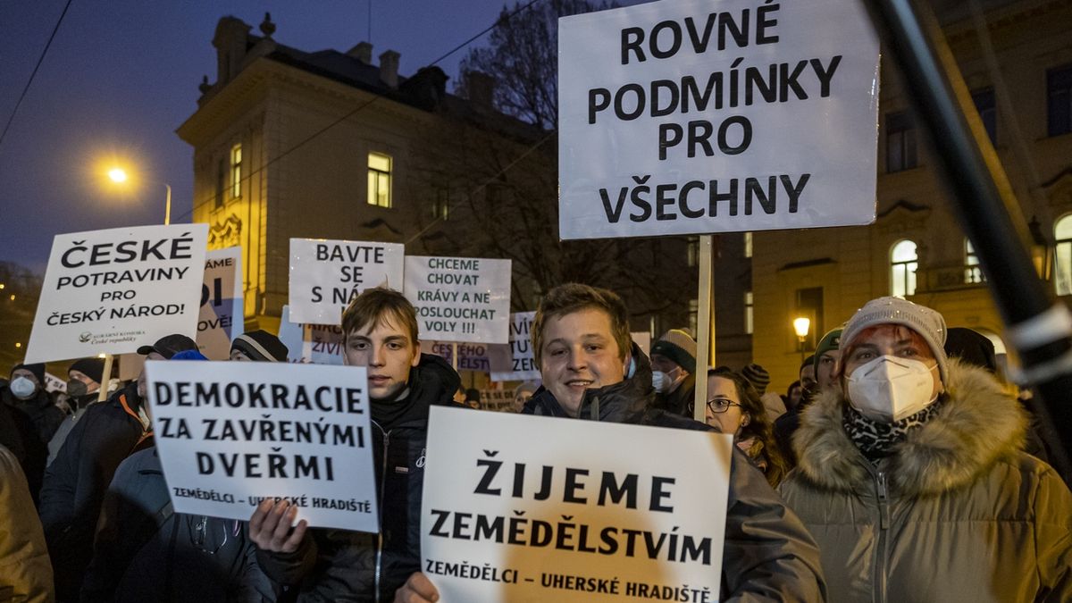 Protest zemědělců zkomplikuje dopravu v centru Prahy